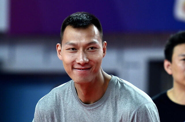 爱笑的阿联不会差回顾易建联场上的迷之笑容