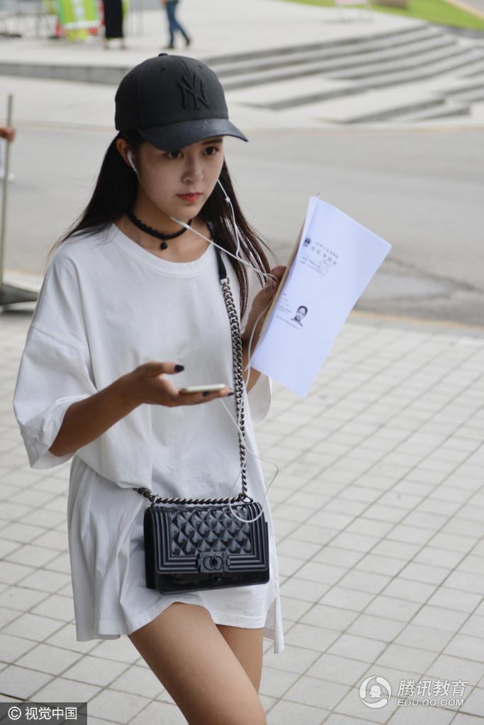 南艺新生报到清纯美女云集