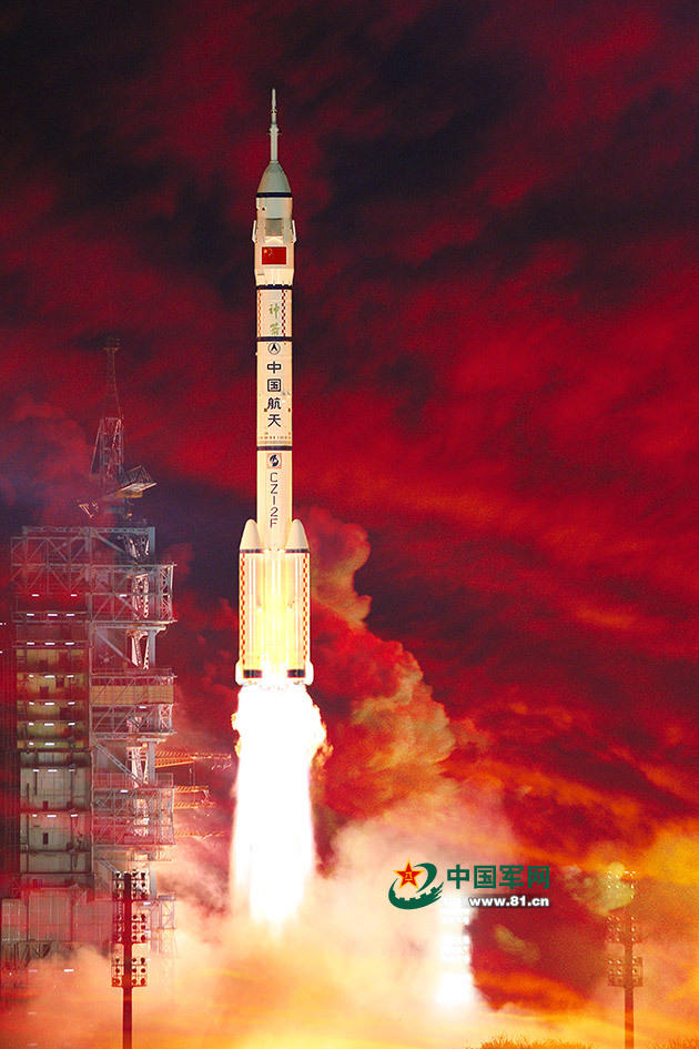 2005年10月12日,北京时间9时许,中国自主研制的神舟六号载人飞船,在