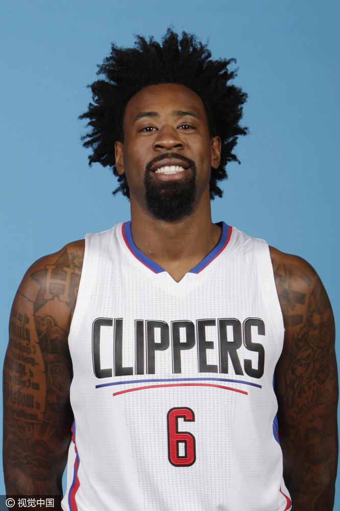 组图:快船定妆照发布 小乔丹咧嘴笑眼露自信