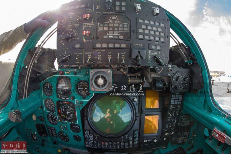 剖析捕狐犬记者进米格31座舱体验
