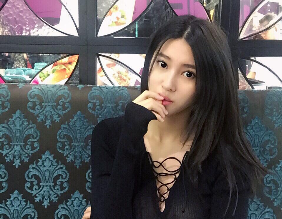 刘晓宇女友晒美照 深v领 爆表颜值太诱惑(图)