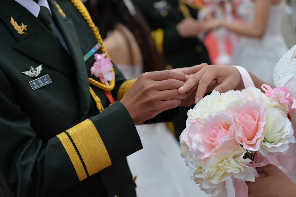 一场令人铭记一生的解放军集体婚礼