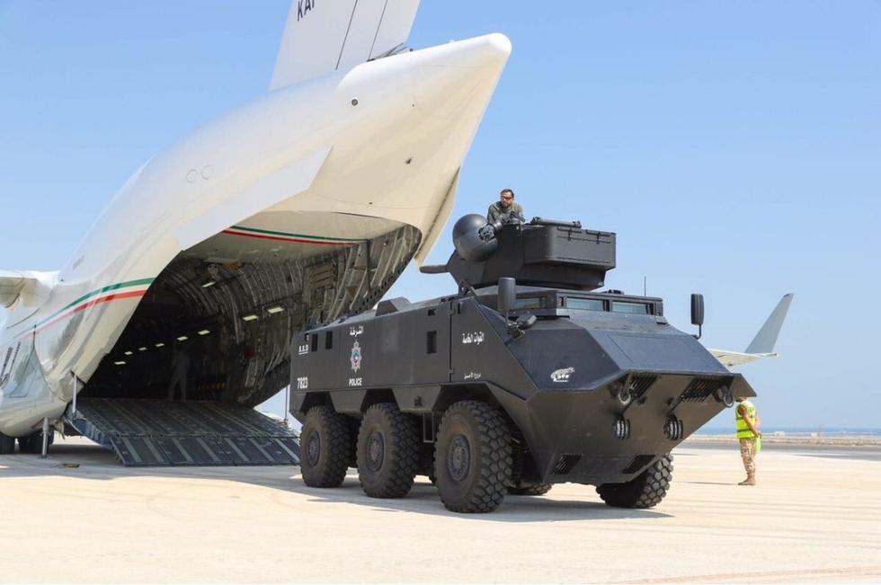 沙特用运输机运送轮式装甲车文章链接:http://news.qq.