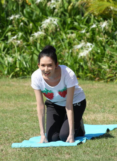 高清:42岁林志玲练瑜伽 身材依旧让网友受不了_体育_腾讯网