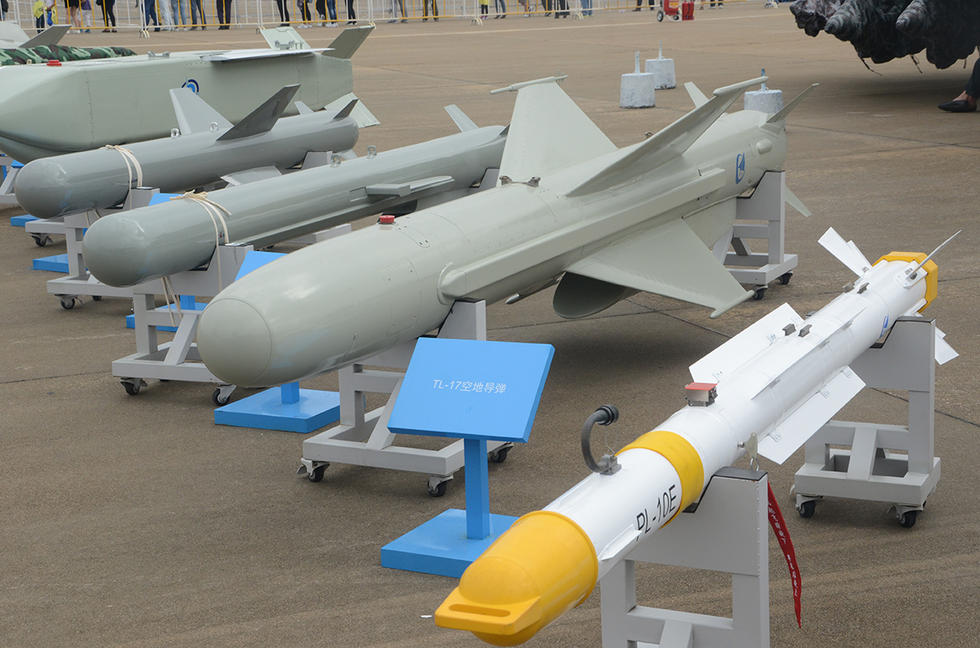 中国空军歼-10b战斗机首次亮相本届珠海航展,引起各方关注.