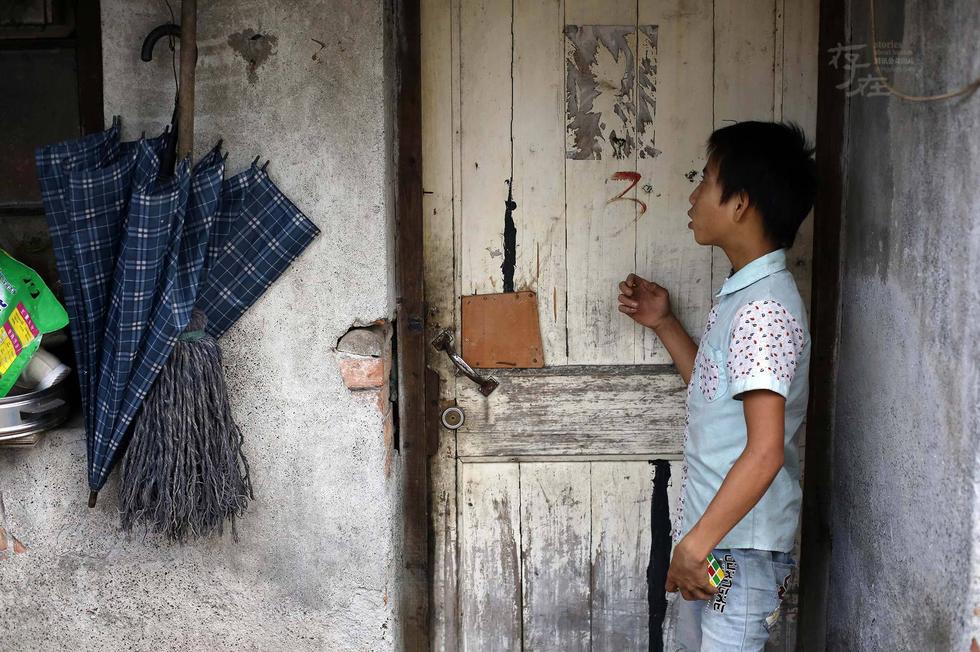 【存在】拆迁区里的13岁辍学少年