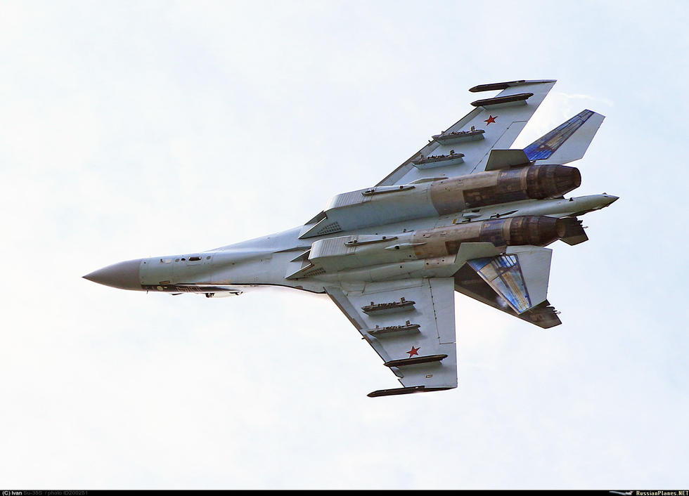 组图:刻苦训练 俄军飞行员将亲自驾驶苏35交付中国