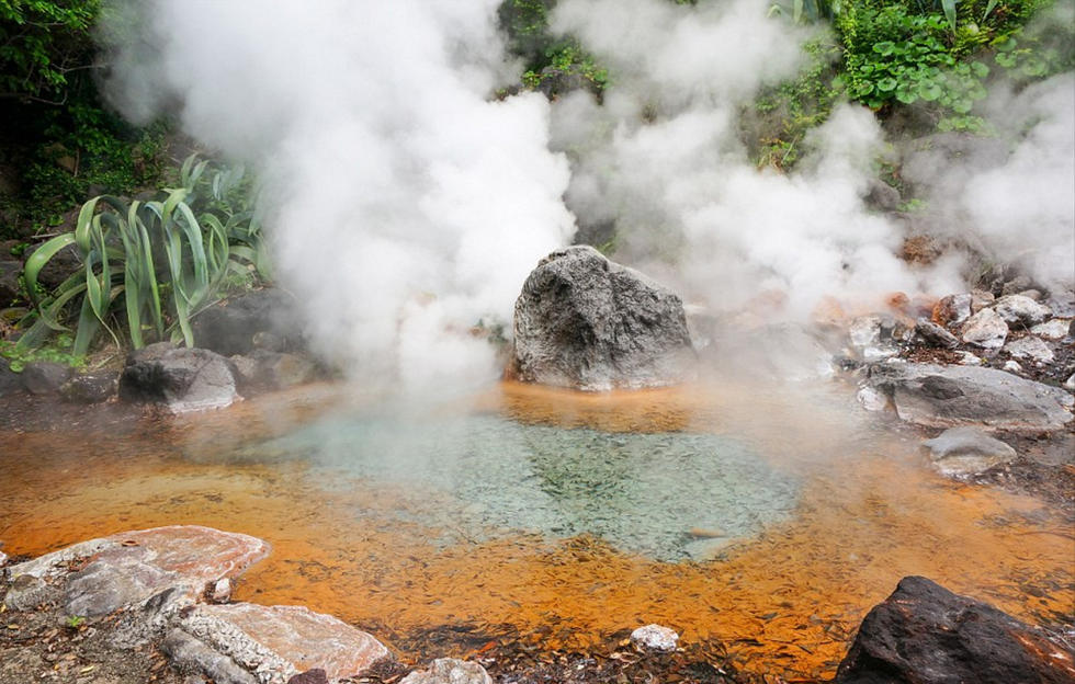 日本小镇热成 地狱 有3千多个火山温泉 组图 资讯