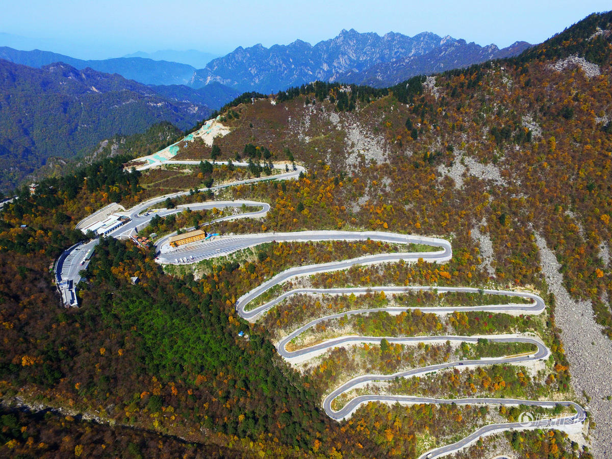 航拍秦岭太白山72道弯 看着眼晕