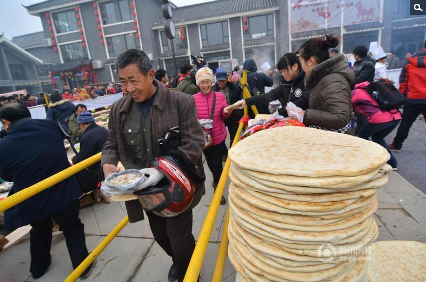 山东流水席杀猪菜免费吃千人排队尝鲜