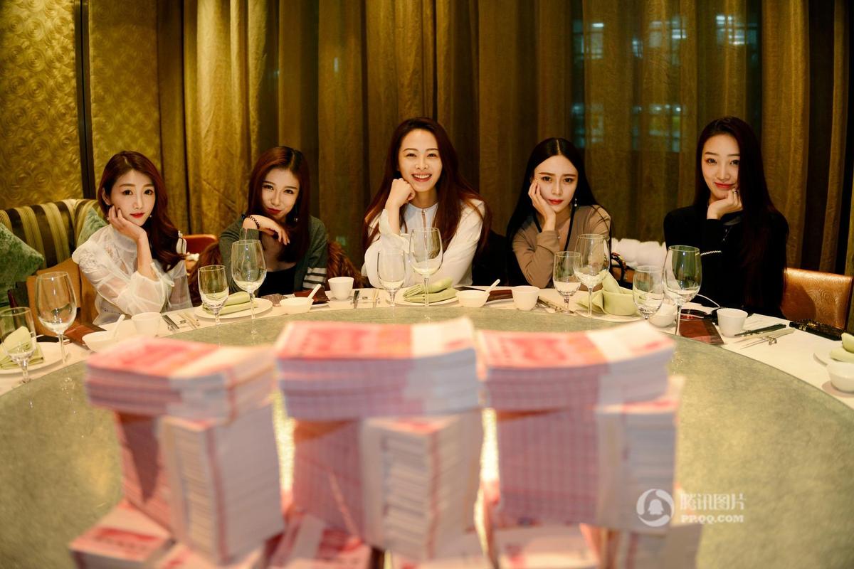 5位美女主播分1000000现金年终奖