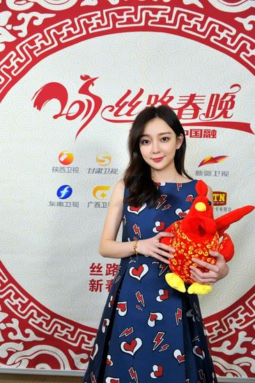 汪小敏魅力亮相丝路春晚 登场开唱震撼观众