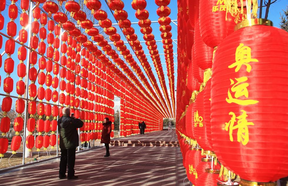 張家口廣場架奧運情燈籠走廊紅紅火火迎新年