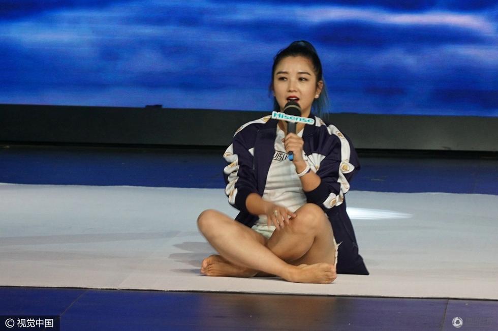 1/62017年02月22日,上海田亮与何雯娜,何洁与张伦硕现身综艺节目录制.