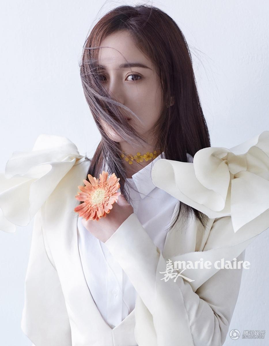 高清:"白浅"杨幂登封面 浓妆淡抹总相宜