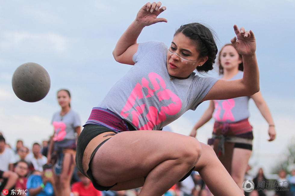 墨西哥举行"臀球"大赛 踢球全靠屁股_体育_腾讯网