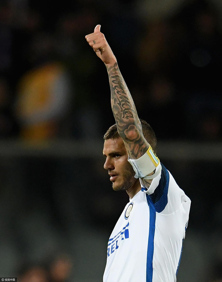 高清:少东家现身看台 伊卡尔迪挑拇指示意_体育_腾讯网