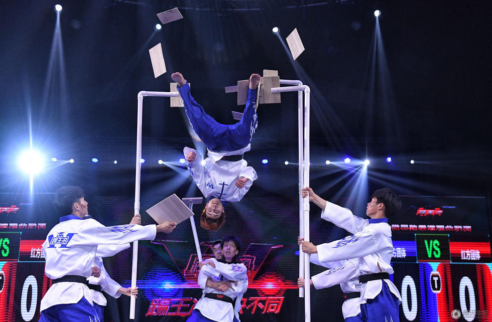 高清:360度 腾空后踢!跆拳道比赛堪比武打片