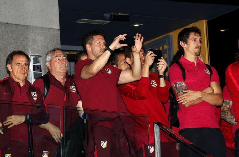 组图燃爆这就是马竞球迷滴着血就是干