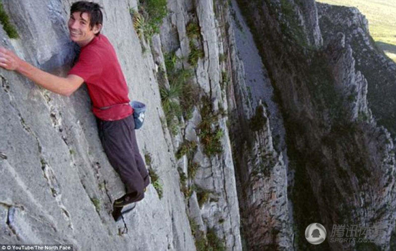 厉害美国男子徒手攀登900米高山创纪录图