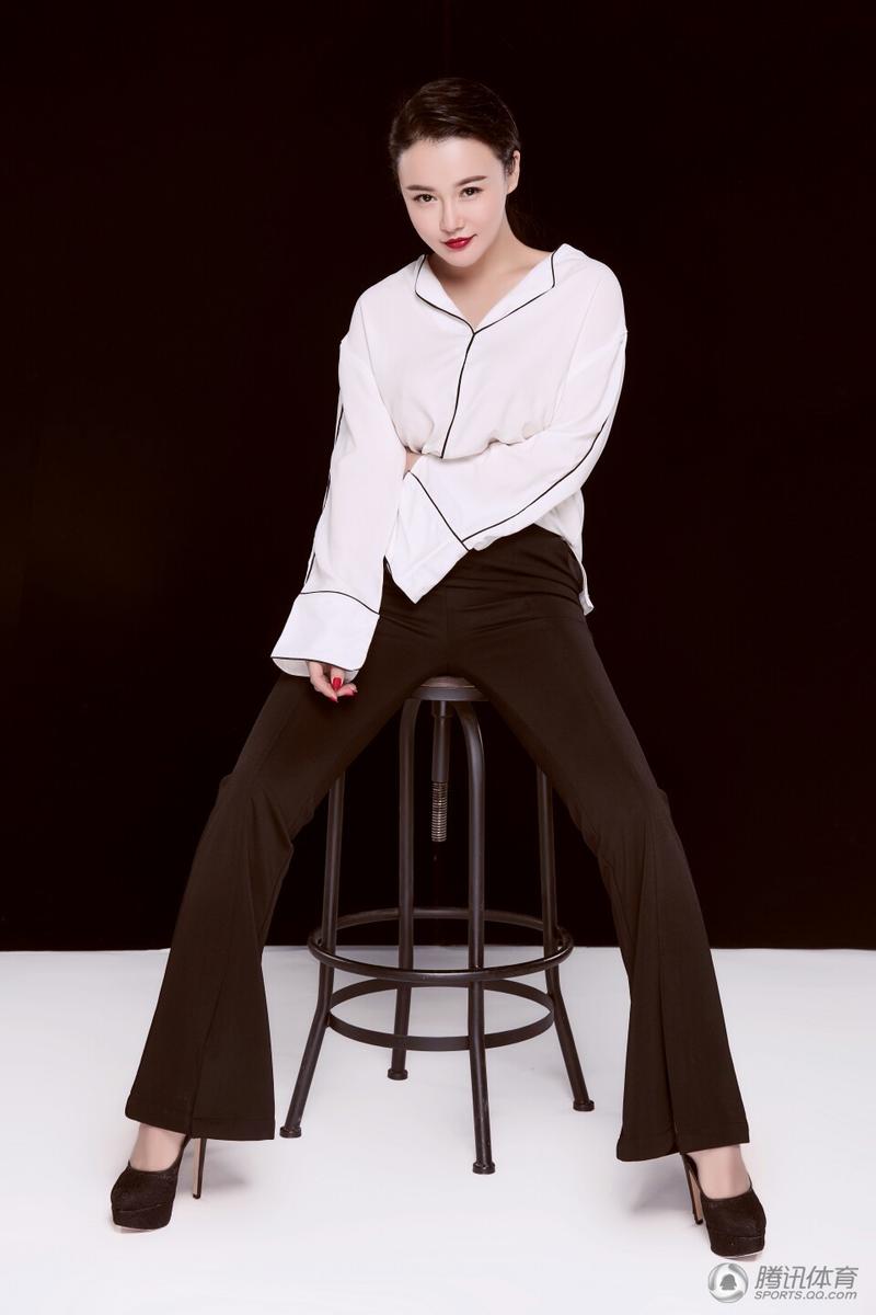 高清:冉莹颖曝御姐写真 烈焰红唇变霸气女王