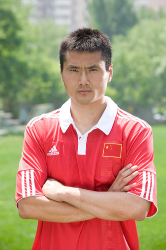 邵佳一倾力代言网页游戏 期盼再度燃足球热情