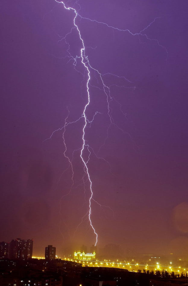 高清:北京遭遇雷電襲擊