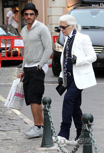 不戴墨镜的老佛爷lagerfeld