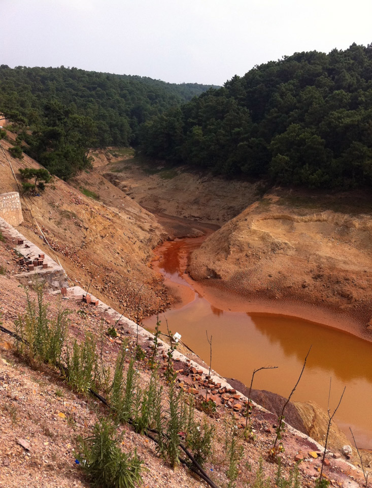 高清:云南曲靖铬渣污染源头现"死亡村"