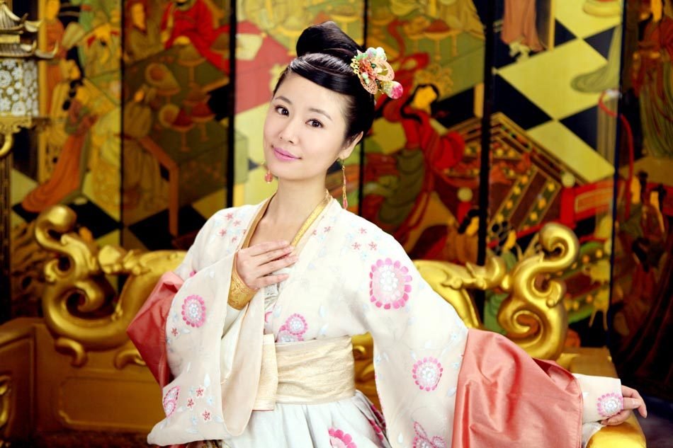 温婉大气 《倾世皇妃》林心如天价华服盘点