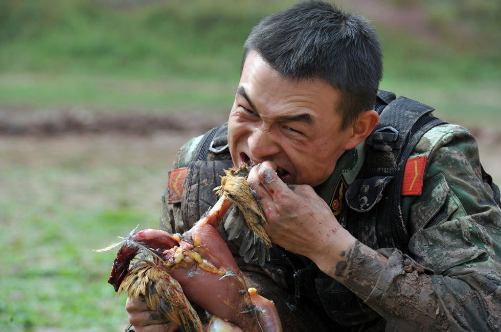 直击云南武警战士"魔鬼训练"