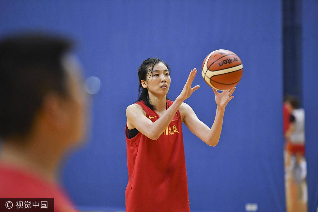 高清:女篮公开训练备战亚洲杯 赵爽专注认真
