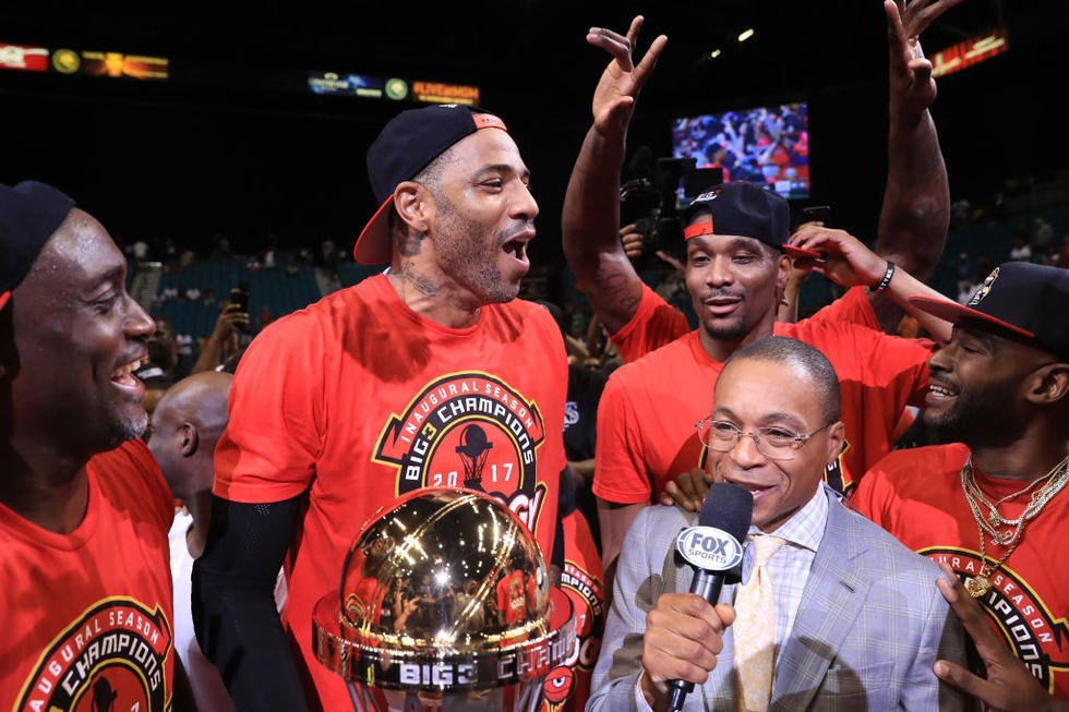 组图:big3联赛马丁率队夺冠 众球员喷洒香槟庆祝