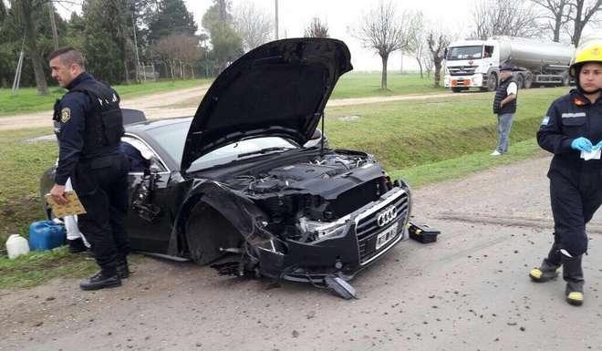 组图:梅西胞兄出车祸 驾驶奥迪撞上奔驰大卡_体育_腾讯网