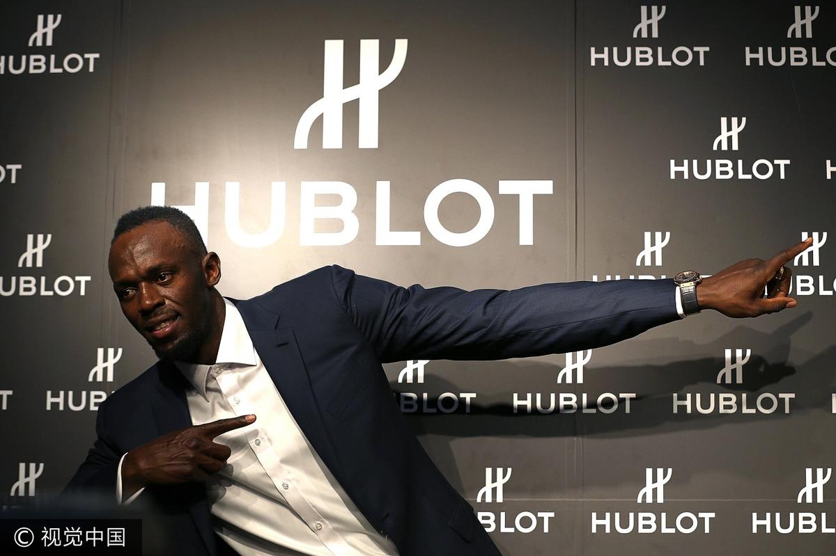 高清博尔特西装革履出席活动再现经典动作