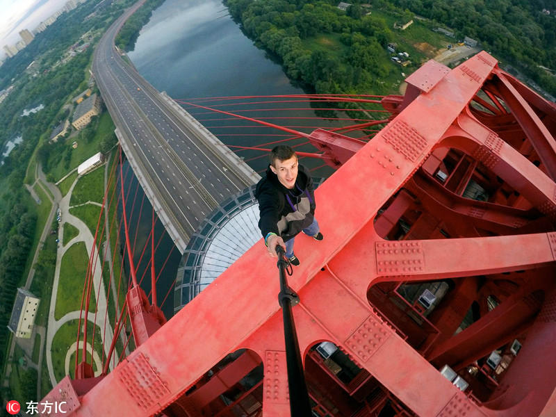 酷似蜘蛛侠俄跑酷达人高楼间自由穿梭图