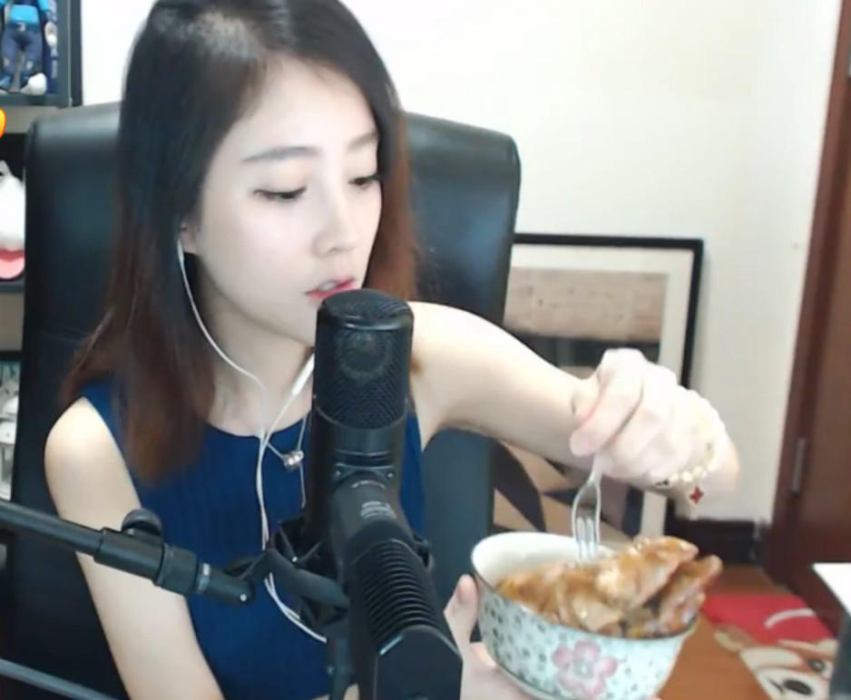 冯提莫吃鸡首秀近百万围观一血竟是怒杀队友