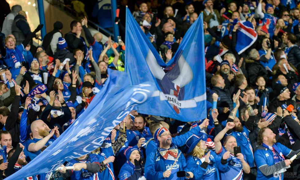 高清:举国欢庆冰岛晋级 维京战吼亮相世界杯