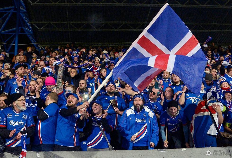 高清:举国欢庆冰岛晋级 维京战吼亮相世界杯
