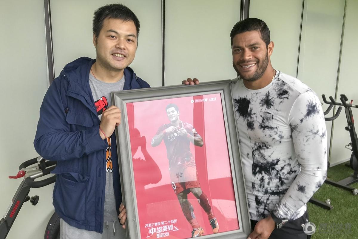 胡尔克受访神情专注 绿巨人有柔软内心