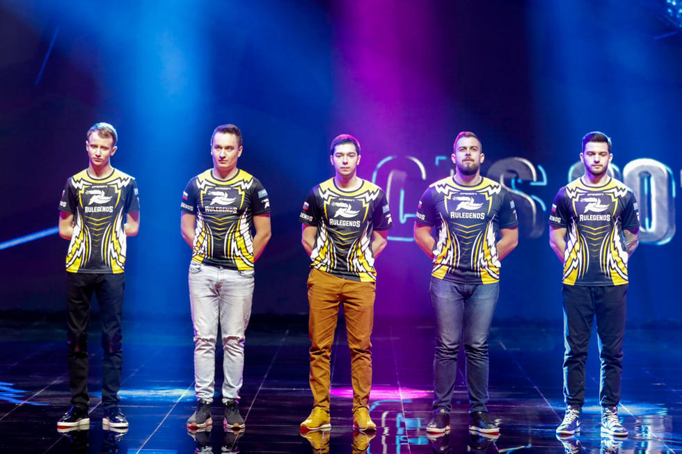 高清:cfs2017世界赛开幕 12强战队霸气登场