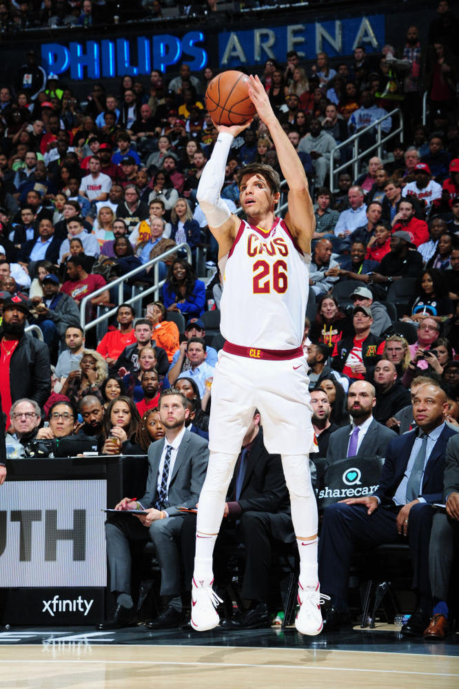 詹皇24 12骑士豪取十连胜 乐福25 16韦德19分