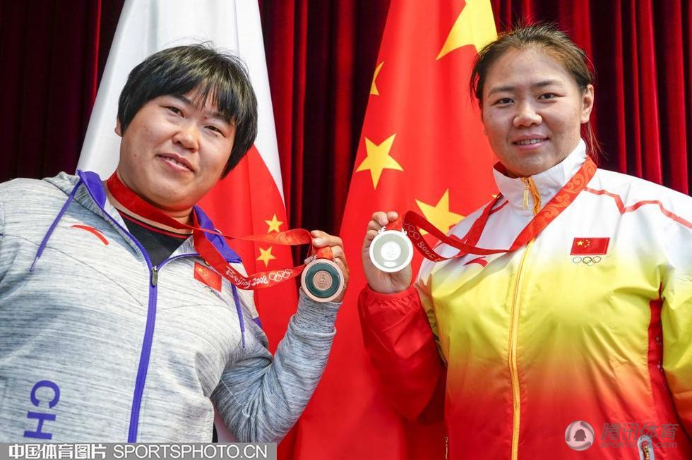 组图张文秀宋爱民收到北京奥运会补发奖牌