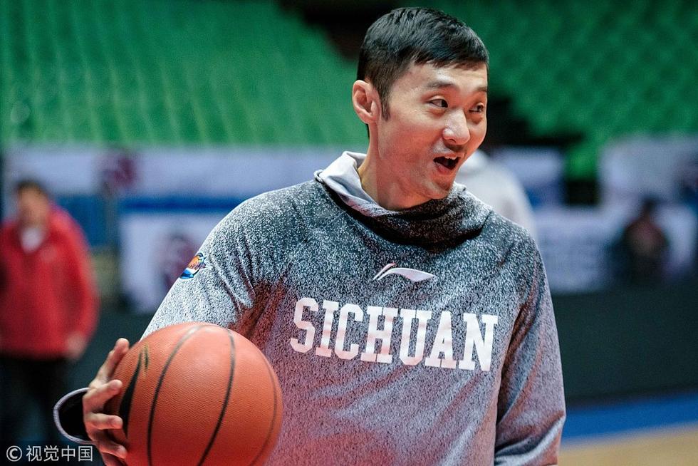 高清:四川队备战训练 哈达迪与刘炜亲密无间