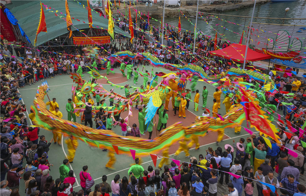 许颖珊《渔家节庆》 每年农历二月初五,大亚湾的渔民都要举办大王爷节