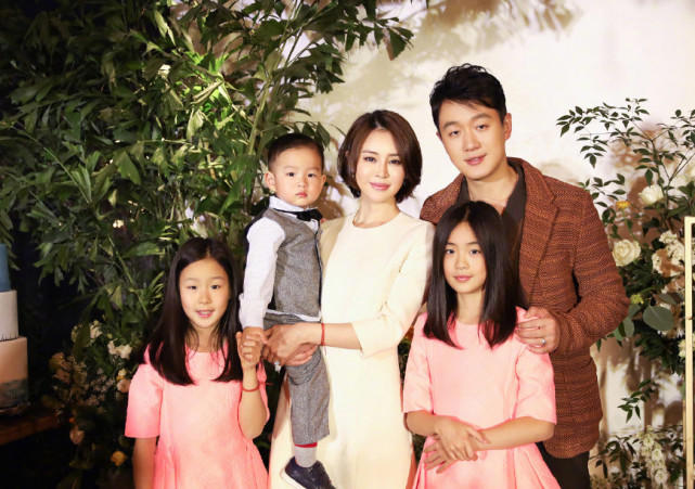 佟大为家庭合影曝光,大女儿神似王祖贤_大燕_腾讯网