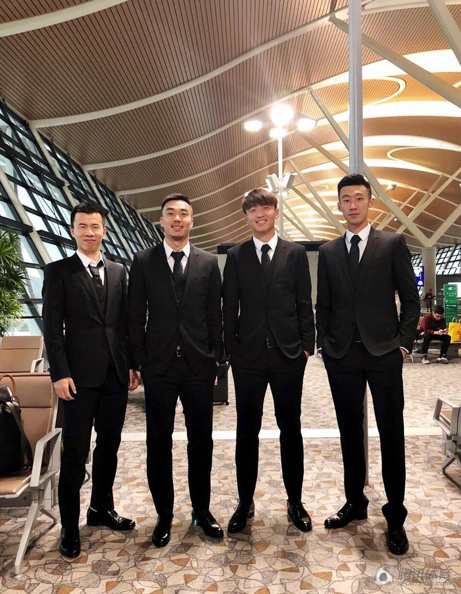 高清权健穿西装出征客场众男神大长腿霸屏