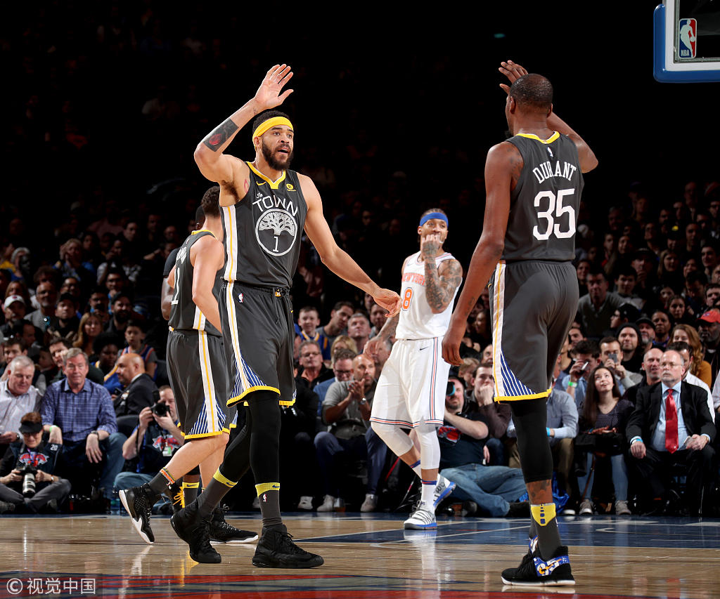 图为库里跳投 收起 2/30 麦基背身持球 收起 3/30 穆迪埃观察防守