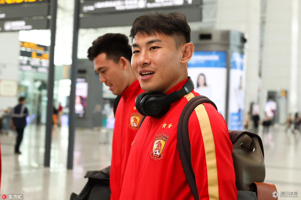 就是自信!恒大出征韩国卡帅黄博文乐开花(图)